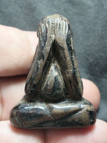 พระปิดตาลงรักไม่ทราบสำนักครับ รูปที่ 18