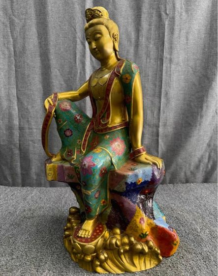 ✨พระโพธิสัตว์กวนอิมปางปางนั่งสมาธิศิลปะจีน  ที่ทำจากทองเหลืองชุบทองและตกแต่งด้วย เทคนิคลงยา รูปที่ 3
