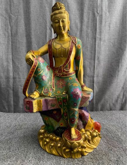 ✨พระโพธิสัตว์กวนอิมปางปางนั่งสมาธิศิลปะจีน  ที่ทำจากทองเหลืองชุบทองและตกแต่งด้วย เทคนิคลงยา