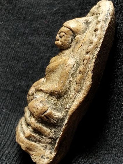 พระรอดลำพูนพิมพ์ต้อครับสวยเนื้อละเอียดดีครับ รูปที่ 11