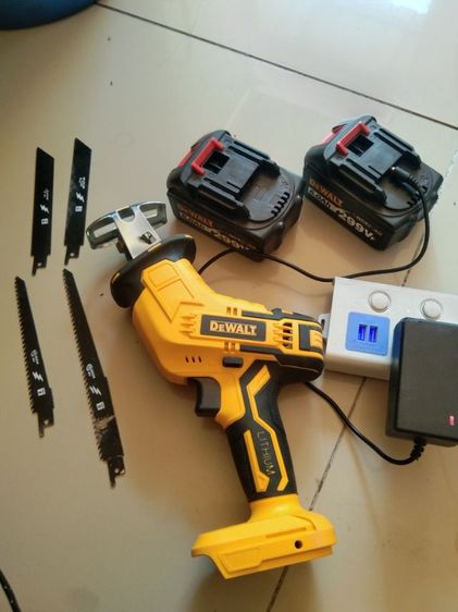 เลื่อยชักdewalt ไร้สาย อุปกรณ์ครบ แบต2ก้อนพร้อที่ชาร์จ