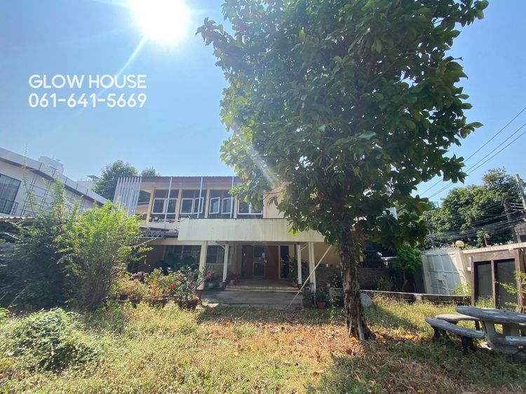 ให้เช่า พื้นที่ บ้าน ที่ดินพร้อมสิ่งปลูกสร้าง หัวมุม ทองหล่อ ทำเลพรีเมียม 🏢✨  พื้นที่หัวมุมทำเลทองหล่อ เหมาะสำหรับธุรกิจหลากหลาย