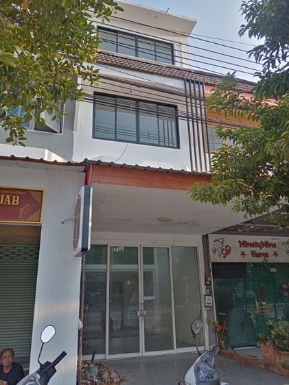 ขายตึกทำเลทอง (เจ้าของขายเอง) ตั้งอยู่ถนนลงหาดบางแสนเส้นหลัก, ใกล้ขายหาดบางแสน​ ราคาดี พร้อมใช้งาน