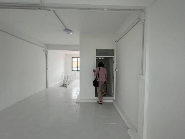 ใช่ ขายตึกทำเลทอง (เจ้าของขายเอง) ตั้งอยู่ถนนลงหาดบางแสนเส้นหลัก, ใกล้ขายหาดบางแสน ราคาดี พร้อมใช้งาน รูปที่ 3