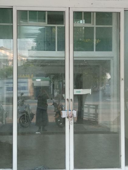 ใช่ ขายตึกทำเลทอง (เจ้าของขายเอง) ตั้งอยู่ถนนลงหาดบางแสนเส้นหลัก, ใกล้ขายหาดบางแสน ราคาดี พร้อมใช้งาน รูปที่ 2