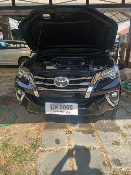 Toyota Fortuner 2015 2.8 V 4WD Utility-car ดีเซล ไม่ติดแก๊ส เกียร์อัตโนมัติ ดำ รูปที่ 2