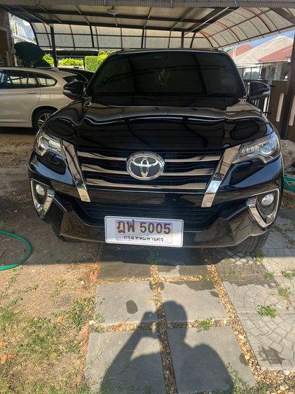 รถ Toyota Fortuner 2.8 V 4WD สี ดำ
