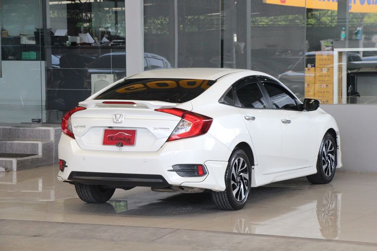Honda Civic 2018 1.8 EL i-VTEC Sedan เบนซิน ไม่ติดแก๊ส เกียร์อัตโนมัติ ขาว รูปที่ 2