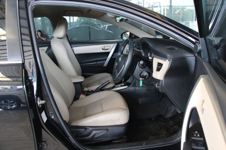 Toyota Altis 2015 1.6 G Sedan เบนซิน ไม่ติดแก๊ส เกียร์อัตโนมัติ ดำ รูปที่ 3