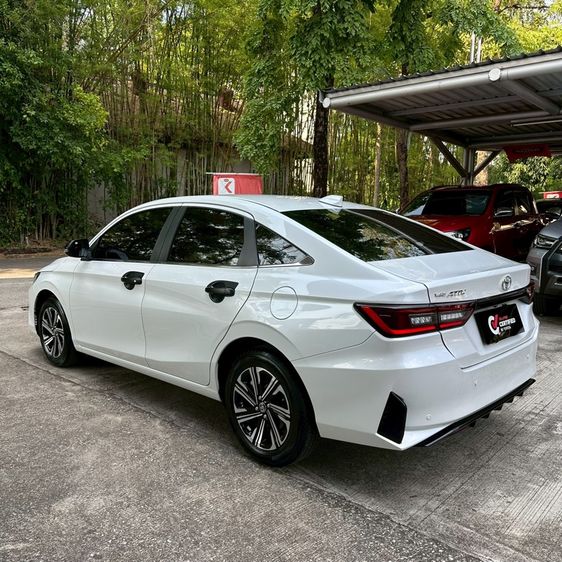 Toyota Yaris ATIV 2023 1.2 Premium Luxury Sedan เบนซิน ไม่ติดแก๊ส เกียร์อัตโนมัติ ขาว รูปที่ 4
