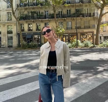 แจ็คเก็ตหนังกลับสี ivory (ซื้อมา 900 ยังไม่ได้ใส่ส่งต่อแค่ 680 บาท คุ้ม ใส่match ง่ายมาก) 