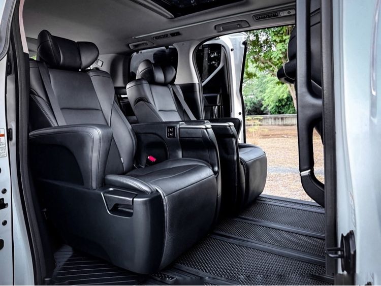 Toyota Alphard 2022 2.5 S C-Package Van เบนซิน ไม่ติดแก๊ส เกียร์อัตโนมัติ ขาว รูปที่ 3