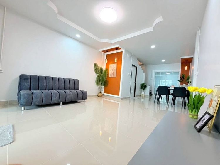 ใช่ ร่มเงาไม้ถนนเมนค้าขายได้ รูปที่ 3