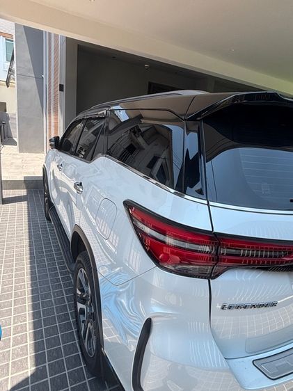 Toyota Fortuner 2023 2.4 LEGENDER 4WD AT Van ดีเซล ไม่ติดแก๊ส เกียร์อัตโนมัติ ขาว รูปที่ 4