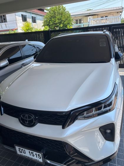 รถ Toyota Fortuner 2.4 LEGENDER 4WD AT สี ขาว