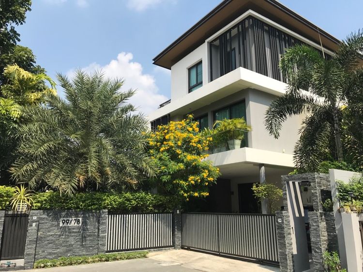 บ้านเดี่ยวหลังมุม พร้อมสวนและบ่อปลา ทำเลดี เฉลิมพระเกียรติ 48 สวนหลวง