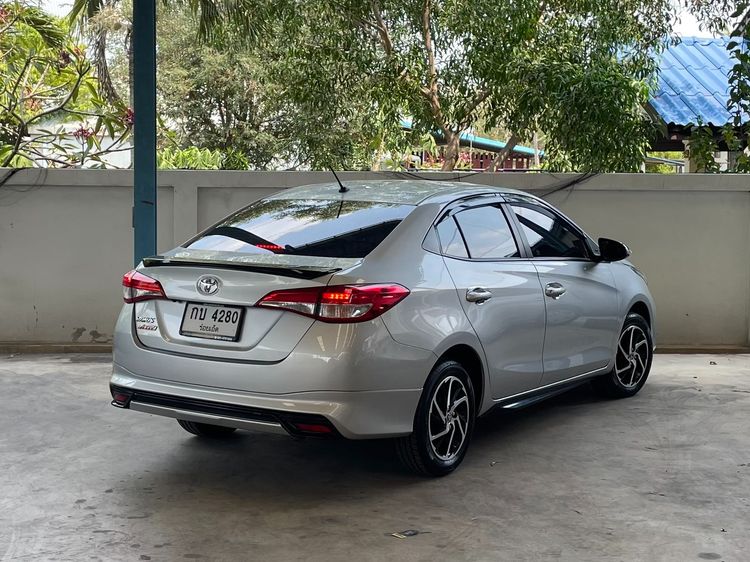 Toyota Yaris ATIV 2021 1.2 Sport Sedan เบนซิน ไม่ติดแก๊ส เกียร์อัตโนมัติ บรอนซ์เงิน รูปที่ 2