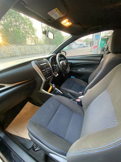 Toyota Yaris 2017 1.2 E Sedan เบนซิน ไม่ติดแก๊ส เกียร์อัตโนมัติ ดำ รูปที่ 3