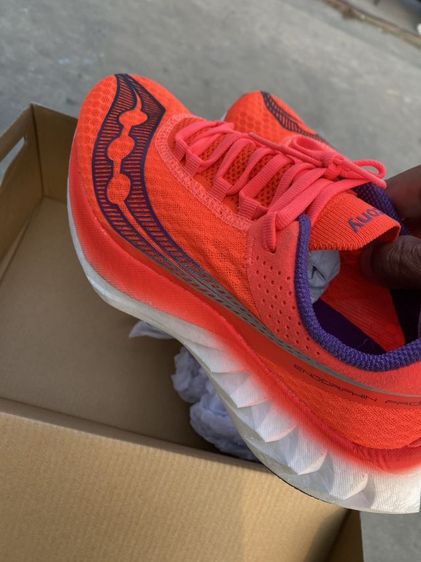 Saucony Endorfine pro 4 ยาว 255cm. 40.5 ส้ม