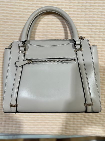 กระเป๋าถือ Guess รูปที่ 3