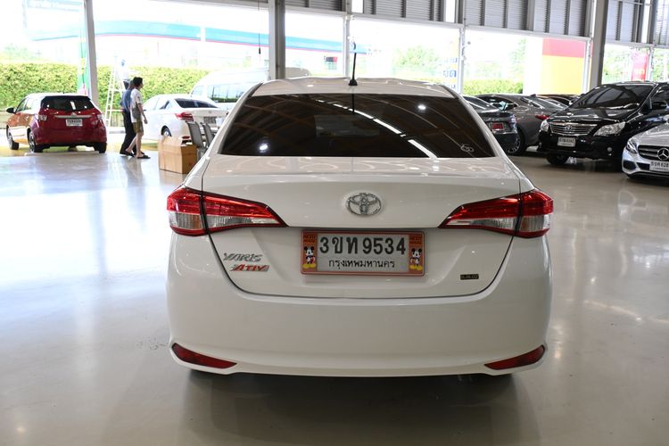 Toyota Yaris ATIV 2022 1.2 E Sedan เบนซิน ไม่ติดแก๊ส เกียร์อัตโนมัติ ขาว รูปที่ 2