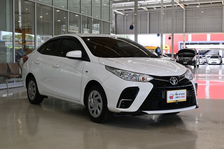 Toyota Yaris ATIV 2022 1.2 E Sedan เบนซิน ไม่ติดแก๊ส เกียร์อัตโนมัติ ขาว รูปที่ 3