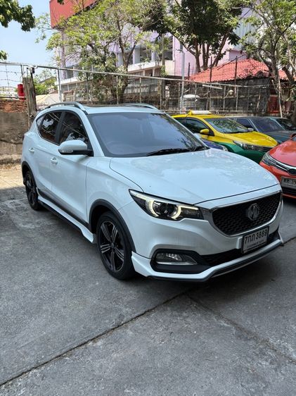 รถ MG ZS 1.5X+ Sunroof สี ขาว