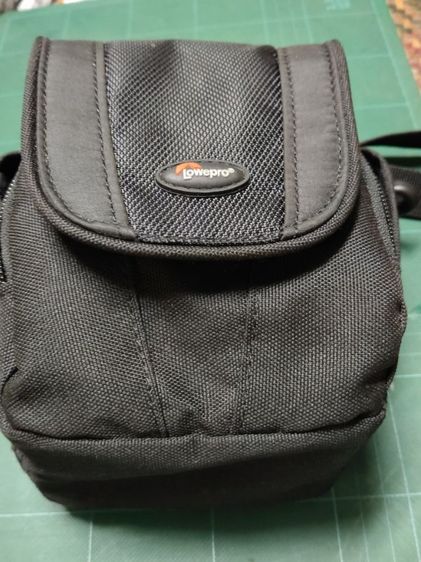กระเป๋าใบเล็ก ไม่เคยใช้ อยากขายให้ผู้ต้องการใส่ ตอนนี้ค่อนข้างหายาก ยี่ห้อ Lowepo วัดนอก กว้าง 12 ซ.ม.  ขนาดยาว 15 ซ.ม ส่วนสูง 15 ซ.ม. ใหม่ราคาสูงมาก. รูปที่ 6