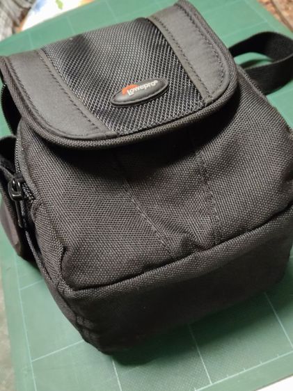 กระเป๋าใบเล็ก ไม่เคยใช้ อยากขายให้ผู้ต้องการใส่ ตอนนี้ค่อนข้างหายาก ยี่ห้อ Lowepo วัดนอก กว้าง 12 ซ.ม.  ขนาดยาว 15 ซ.ม ส่วนสูง 15 ซ.ม. ใหม่ราคาสูงมาก. รูปที่ 5