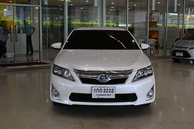  TOYOTA CAMRY 2.5 HV DVD AUTO ขาว 2013 รถบ้านสวยพร้อมใช้