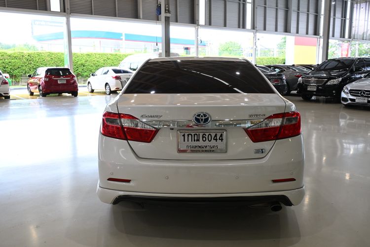 Toyota Camry 2012 2.5 Hybrid Sedan ไฮบริด ไม่ติดแก๊ส เกียร์อัตโนมัติ ขาว รูปที่ 2
