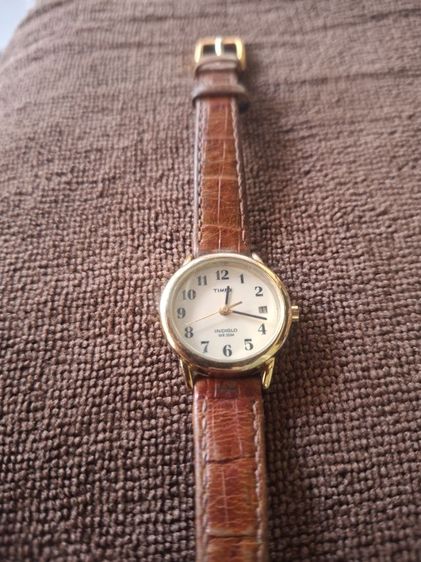 ทอง ขายนาฬิกาข้อมือ Timex สไตล์วินเทจ 