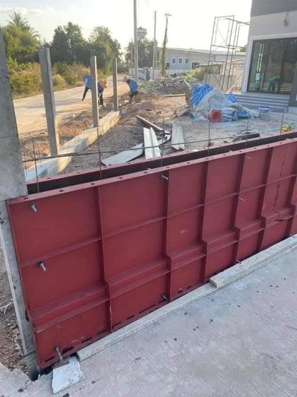 แบบกำแพง และแบบเสา