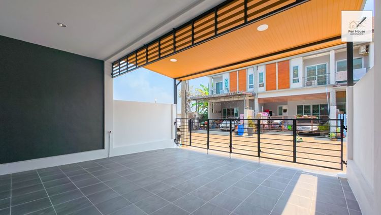 มีบางส่วน ขายทาวน์เฮ้าส์ 2 ชั้น ทำเลฉลองกรุง หมู่บ้านราชพฤกษ์ สุวรรณภูมิ–ลาดกระบัง 3 ห้องนอน 2 ห้องน้ำ พื้นที่ 22.5 ตร.วา รูปที่ 3