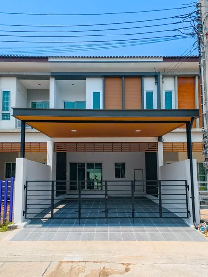 มีบางส่วน ขายทาวน์เฮ้าส์ 2 ชั้น ทำเลฉลองกรุง  หมู่บ้านราชพฤกษ์ สุวรรณภูมิ–ลาดกระบัง 3 ห้องนอน 2 ห้องน้ำ พื้นที่ 22.5 ตร.วา
