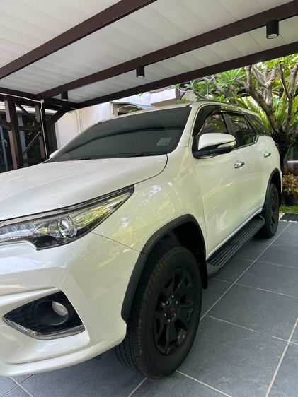 Toyota Fortuner 2017 2.8 TRD Sportivo Utility-car ดีเซล เกียร์อัตโนมัติ ขาว รูปที่ 3