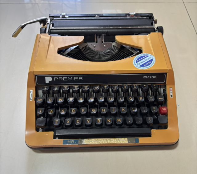 เครื่องพิมพ์ดีด Premier PM200