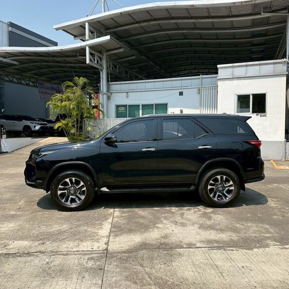 Toyota Fortuner 2023 2.4 Leader G Utility-car ดีเซล ไม่ติดแก๊ส เกียร์อัตโนมัติ ดำ รูปที่ 4