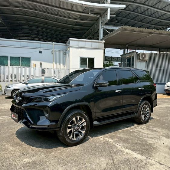 Toyota Fortuner 2023 2.4 Leader G Utility-car ดีเซล ไม่ติดแก๊ส เกียร์อัตโนมัติ ดำ รูปที่ 3