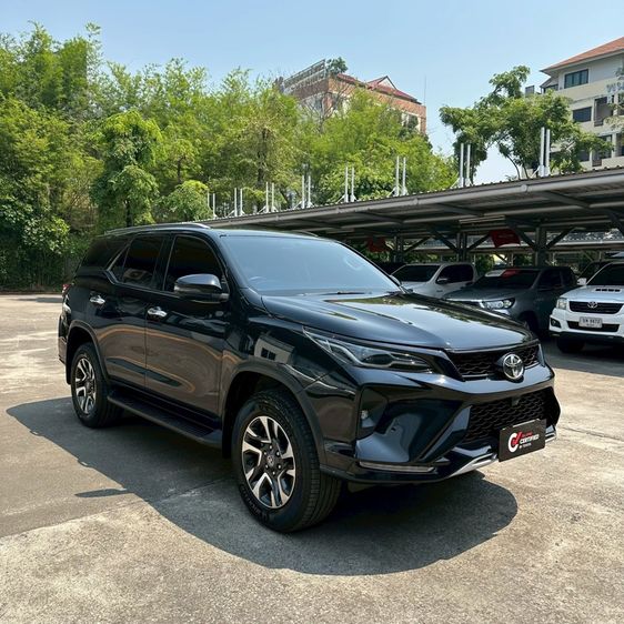 รถ Toyota Fortuner 2.4 Leader G สี ดำ