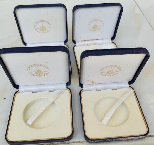 ขาย💥กล่องใส่เหรียญ 1 -3 หลุม จากกรมธนารักษ์💥สวยๆ เดิมๆ สภาพดี💥 รูปที่ 10