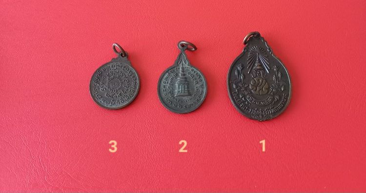 เหรียญหลวงปู่แหวน สุจิณโณ 3 เหรียญ รูปที่ 2
