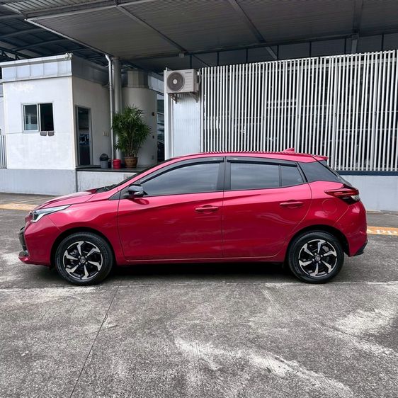 Toyota Yaris 2023 1.2 Smart Sedan เบนซิน ไม่ติดแก๊ส เกียร์อัตโนมัติ แดง รูปที่ 4