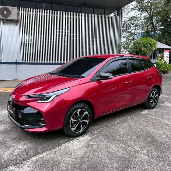 Toyota Yaris 2023 1.2 Smart Sedan เบนซิน ไม่ติดแก๊ส เกียร์อัตโนมัติ แดง รูปที่ 2