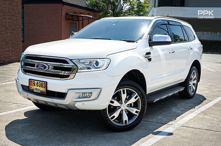 รถ Ford Everest 2.2 Titanium Plus สี ขาว