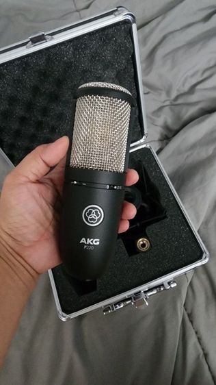 AKG P220
