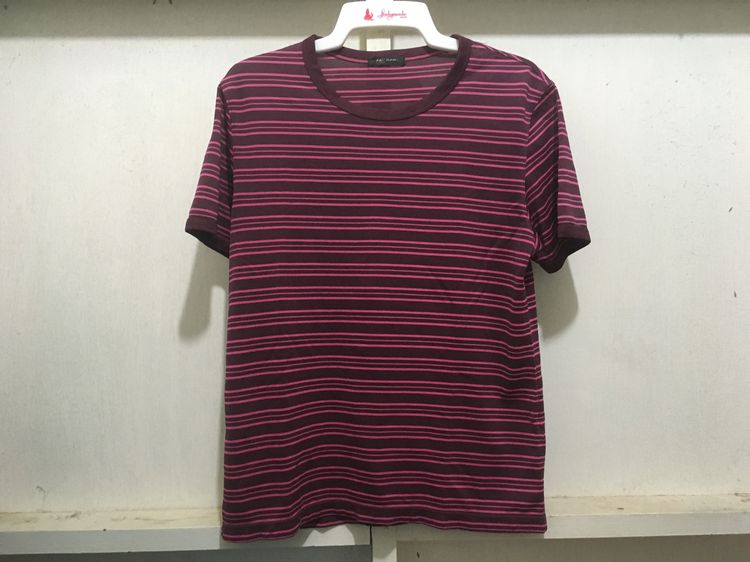 เสื้อยืด แบรนด์ UNIQLO สีลายริ้วสีม่วงเข้มชมพู