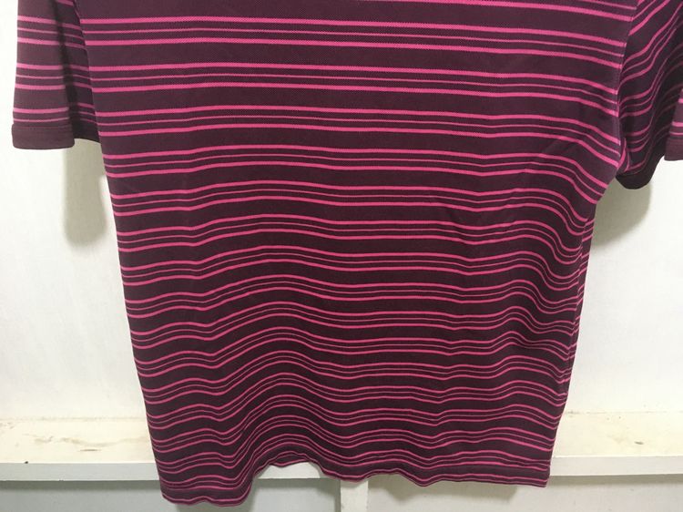 เสื้อยืด แบรนด์ UNIQLO สีลายริ้วสีม่วงเข้มชมพู รูปที่ 4