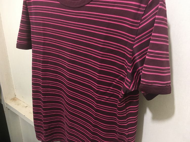 เสื้อยืด แบรนด์ UNIQLO สีลายริ้วสีม่วงเข้มชมพู รูปที่ 5