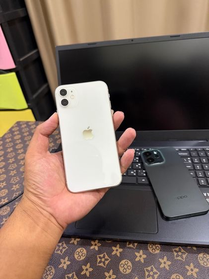 iPhone 11 128GB White เครื่องศูนย์แท้ จอแท้ลื่น กล้องสวยสแกนหน้าปกติ สอบถามเพิ่มเติมได้ครับ